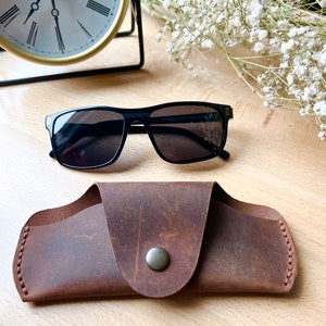 Leather Sunglass Case, Glasses Holder, Personalized Sunglass Cases, Reinforced Sunglass Holder, Handmade Leather Gift, Valentina gift