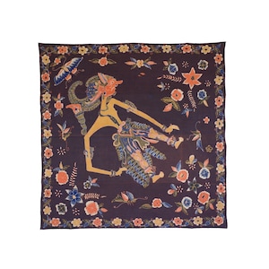 Vintage Indonesisch handgeschilderd batiktextiel: Javaanse wayang-kulit paneel met schaduwpoppen | Batik tule bloemen en vlinder muurhanger