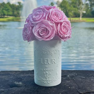 Luxury Preserved Rose Bouquet: Scented Forever Roses in Porcelain Vase. Gift Box