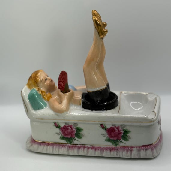 1950s アンティーク　ヌード　ガール　ピンナップ　アシュトレイ　陶器製 1950s アンティーク ヌード ガール ピンナップ ソルト&ペッパー