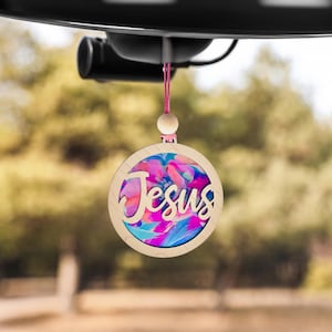 Jesus-Auto-Charme mit Blumenrückseite | Christian Rückspiegel Aufhänger | Glaube Sonnenfänger | Laser geschnittene Holzverzierung