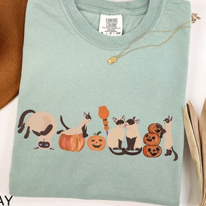 Comfort Colors® Siamese Cat Halloween Shirt, Siamese Mom Halloween Shirt, Siamese Dad T Shirt, Halloween Gift for Siamese Cat Lovers