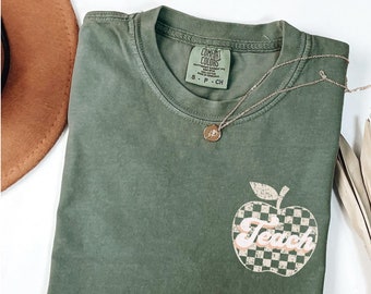 Checkered Teacher Shirt Comfort Colors®, Retro Apple Teacher Shirt, Gift for Teacher, Back to School, Teacher Appreciation, Cute Teach Shirt