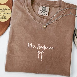 Custom Teacher Last Name Shirt, Back To School, Apple Teacher Mrs Shirt, Teacher Appreciation Gift, Team Teacher Shirt, Cute Teacher Gift