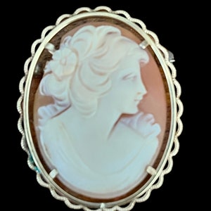 Vintage  1950’s Krementz Cameo Pin