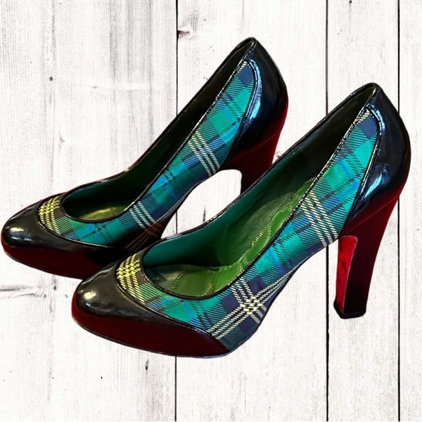 Vintage Betsy Johnson Green Plaid Fabric & Black Patent Leather Pumps . US Size 7.5