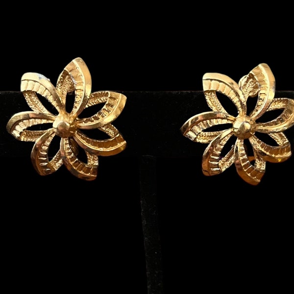 Vintage 1950’s Monet Goldtone Flower Clip Earrings