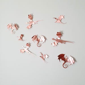 Calcomanía de pared de dragón de oro rosa, arte de pared de dragón, decoración de dragón, calcomanía de pared de dragón, dragón 3D, dragones de pared, decoración de pared de fantasía, decoración de juegos