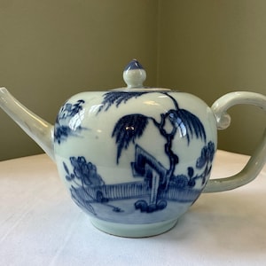 18th Century Teapot from Nanking Cargo Shipwreck