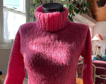 Soft and warm turtleneck sweater in hand-knitted alpaca