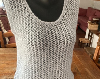 Soft openwork sleeveless top in hand-knitted alpaca