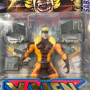 X-Men: Classics - Sabretooth | Toy Biz | 2000 | Heavy Warping! (Never Opened)