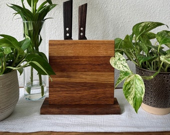 Magnetic knife block [invisible magnets] made of oak for 8-10 light to medium-heavy knives