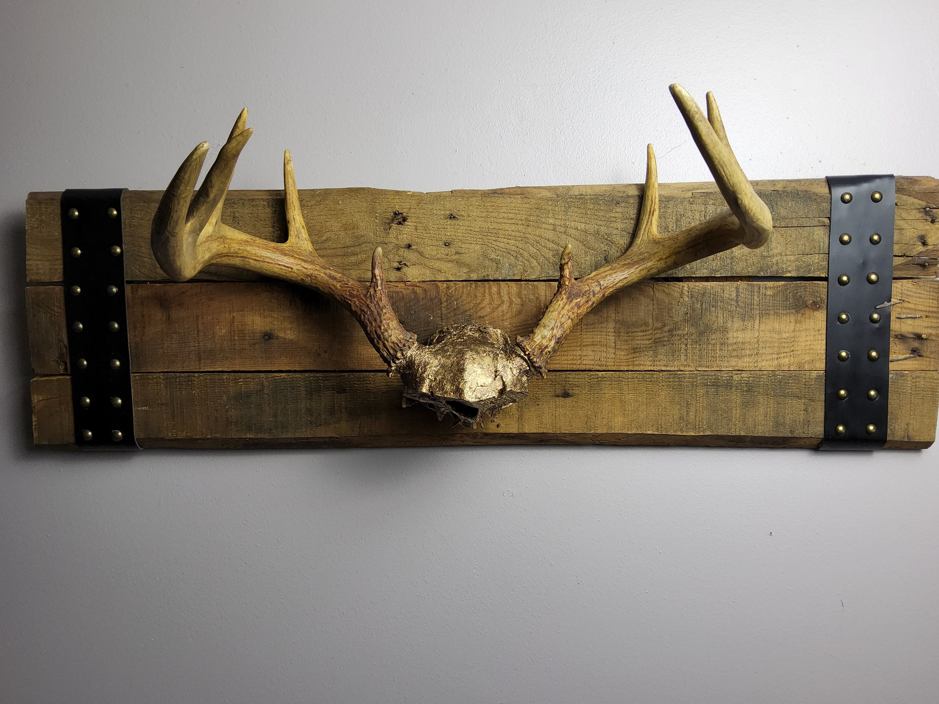 Deer Antler Skull Wall Mount Hunting Game Man Gifts Mancave Wall Hunting Gun Rack Farmhouse Chic Hat Coat Rack Reclaimed Wood Animal Gift Etsy