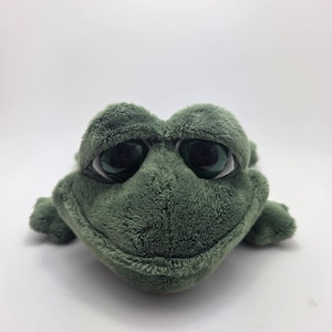 Russ Plush “Dermot” the Adorable Green Frog Vintage Stuffed Animal Frog Plush (Larger 10 inch)