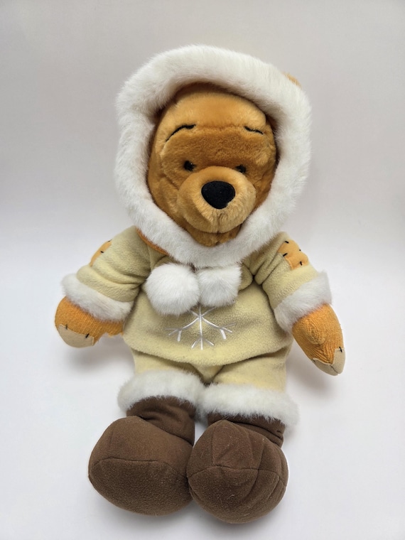 ディズニー ヴィンテージぬいぐるみ「プーさん」冬用スノースーツ着用