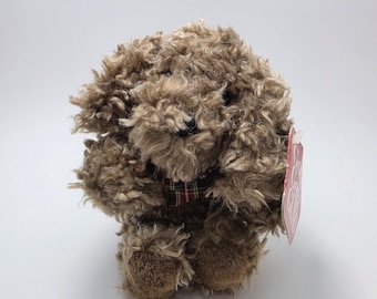 Peluche vintage de perro Gund Tan Scruffy con lazo a cuadros. (5 pulgadas). Nuevo con etiquetas.