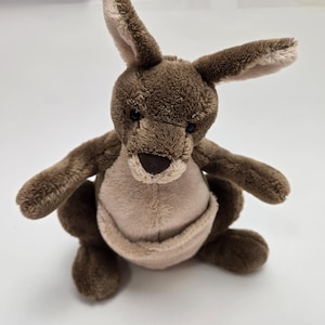 Gund &quot;Jirra&quot; the Kangaroo Plush, Vintage Collectible! (10 inch)