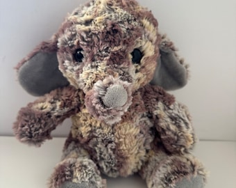 Pelúcia de elefante Aurora, feita à mão na Indonésia (28 cm)
