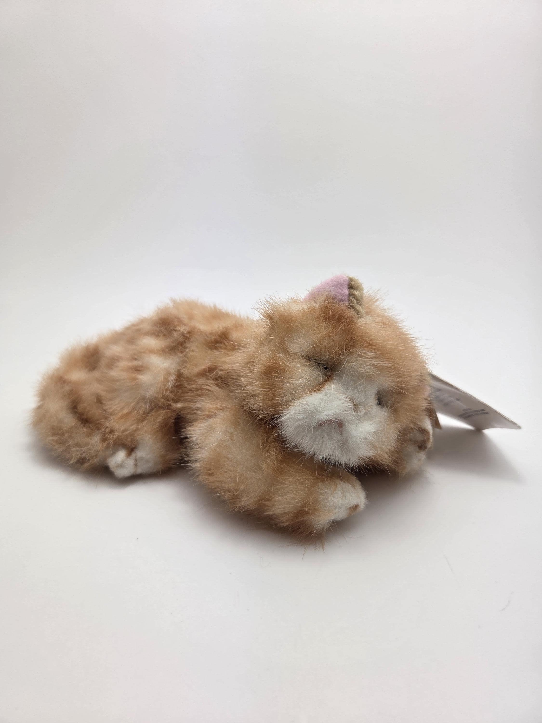 Russ Berrie “peaches” the Realistic Sleeping Tabby Cat New With