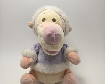 ディズニー ヴィンテージぬいぐるみ「プーさん」冬用スノースーツ着用