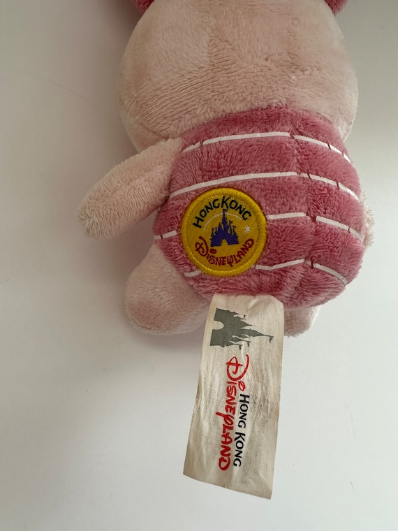【新品、タグ付き】レア　香港 ディズニー くまのプーさん　ピグレット　ぬいぐるみ 香港ディズニー、くまのプーさんのヴィンテージぬいぐるみピグレット