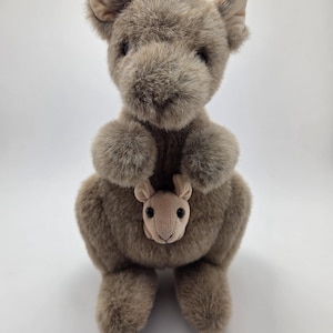 Gund &quot;Pockets&quot; the Kangaroo Plush with Baby Joey, Vintage Collectible! (10 inch)