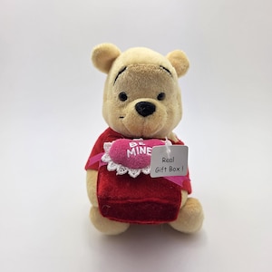 Disne Vintage Plush Winnie the Pooh Be Mine Gift Box, Vintage Collectible, Excellent condition without Tags (6 inch)