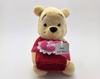 Disne Vintage pluche Winnie de Poeh Be Mine geschenkdoos, vintage verzamelobject, uitstekende staat zonder tags (6 inch)