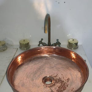 &quot;Handgefertigtes gehämmertes Kupfer Waschbecken mit grüner Patina - Rundes Waschbecken im marokkanischen Stil für rustikale & moderne Badezimmer&quot;