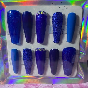 Appuyez sur les ongles