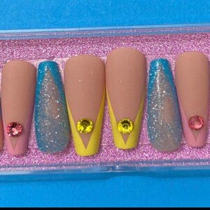 Press on nails