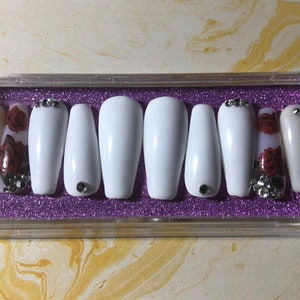 Press on nails