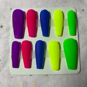 Press on nails