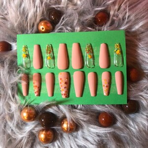 Press on nails