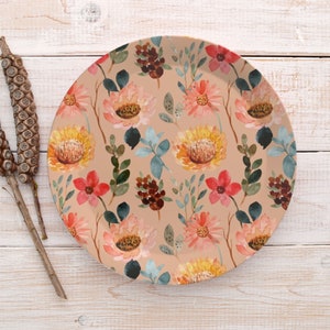 7.5 &quot; Floral Plastic Plates, Made in UK, Botanical Party Décor, Shatterproof Summer Party Plate Set, Nature Inspired Outdoor Tableware