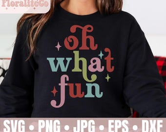 Könnte beinhalten: Schwarzes Sweatshirt mit dem Schriftzug "Oh what fun" in farbenfrohen Buchstaben im Retro-Stil. Das Design enthält Sterne. Am unteren Bildrand sind die Dateitypen SVG, PNG, JPG, EPS und DXF abgebildet.