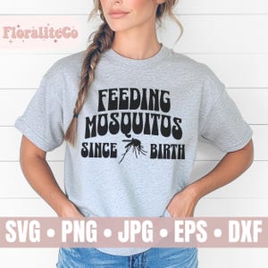 Alimentando mosquitos desde el nacimiento (SVG), Camping divertido (SVG), Mosquito (SVG), Camper (SVG), Camiseta de camping con bichos (SVG), Camper feliz (SVG), Dicho divertido (SVG)