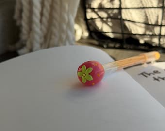 Bolígrafo con peso de arcilla de fresa / Ayuda para el flujo de tinta