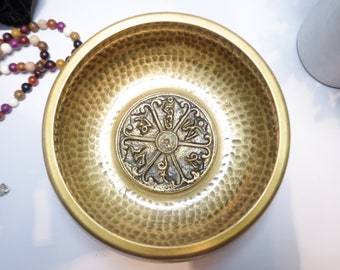 GRAND bol chantant battu à la main de 5,5 po. | Ensemble de bols chantants tibétains | Bol chantant de méditation himalayen Gupla | Yoga de pleine conscience et guérison |