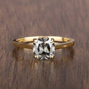 Grey Moissanite	
Solitaire Moissanite