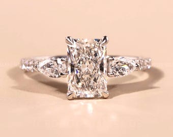 Anillo de tres piedras con diamantes cultivados en laboratorio de talla radiante de 2,30 quilates, engaste tipo catedral, anillo de compromiso con diamantes certificados por IGI, anillo de boda para mujer.