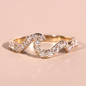 Delicado anillo de ola oceánica con diamantes cultivados en laboratorio, banda natural de plata esterlina, regalo de aniversario para ella