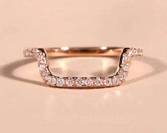 Anillo de boda curvo con diamantes Anillo de boda sostenible para mujer Diamante de laboratorio Anillo de diamantes redondos Regalo de aniversario para esposa Anillo cuadrado con diseño de chevrón