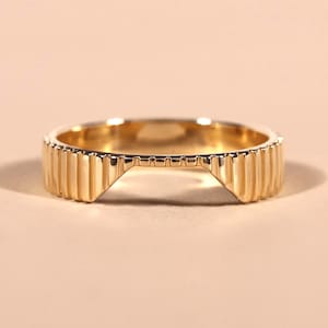 Anillo de oro de 14k, 4 mm, banda acanalada tipo cigarro, anillo apilable, alianza de boda de oro para mujer, anillo con textura calada, anillo con corte personalizado, banda gruesa