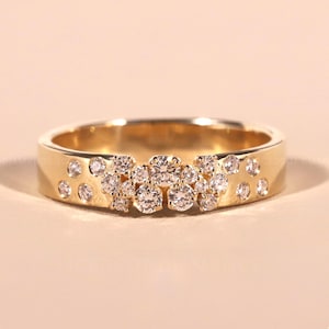 Handgemachter Cluster Ring 14K Gelbgold verstreut Labor gewachsener Diamant Verlobungsring Multi Diamant Ring Frauen Breiter Goldring Jahrestag Geschenk