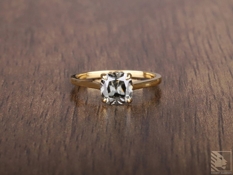 Grey Moissanite	
Solitaire Moissanite