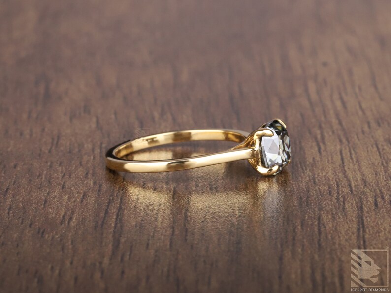 Promise Ring
Claw Prong Set Ring