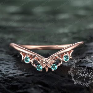 Vintage emerald curved wedding band Nature inspired May birthstone wedding ring Art deco rose gold moon ring Handmade jewelry gift for women