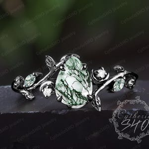 Vintage pear shaped moss agate engagement ring Art deco black gold genstone promise ring Nature inspired leaf moon ring Women jewelry gifts